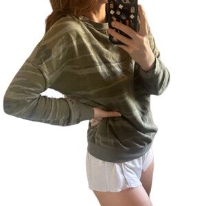 Vintage Thin long sleeve faded grey green camo crew neck shirt sweatshirt Sz s